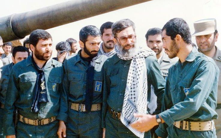 Ayatolá Jameneí: ¡Fuimos a cazar los tanques de Saddam con fusiles AK-47!