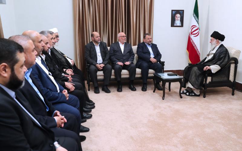 Encuentro del vicepresidente de la oficina política de Hamás con el líder de la Revolución