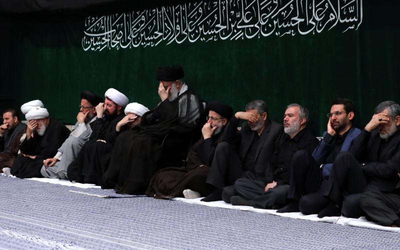 Observaciones de un periodista en una ceremonia de rouzé del ayatolá Jameneí por el Imam Husain (P)