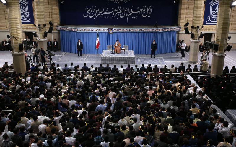 Imam Jameneí: El principio de las diferencias entre Irán y EEUU remonta al golpe de Estado de 1953
