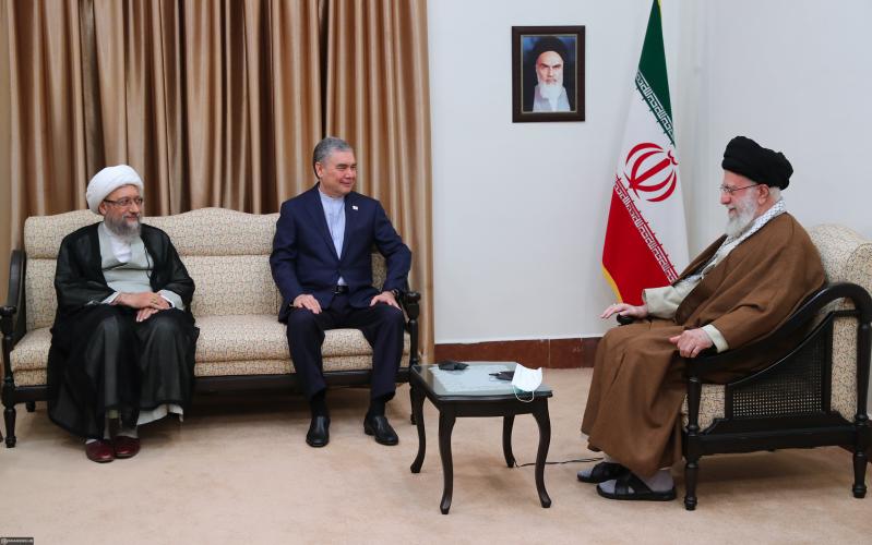 «Irán y Turkmenistán son familia entre sí»